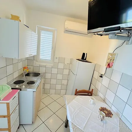 Fuer Drei Personen By Interhome Komarna