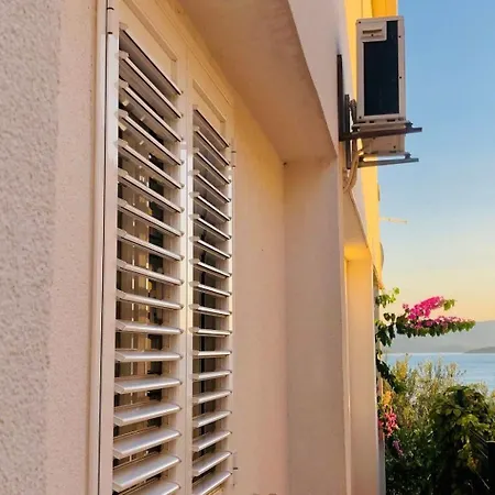 Fuer Drei Personen By Interhome Apartment Komarna