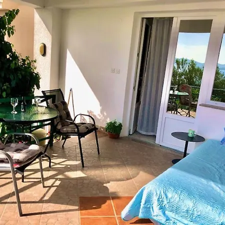 Fuer Drei Personen By Interhome Apartment Komarna